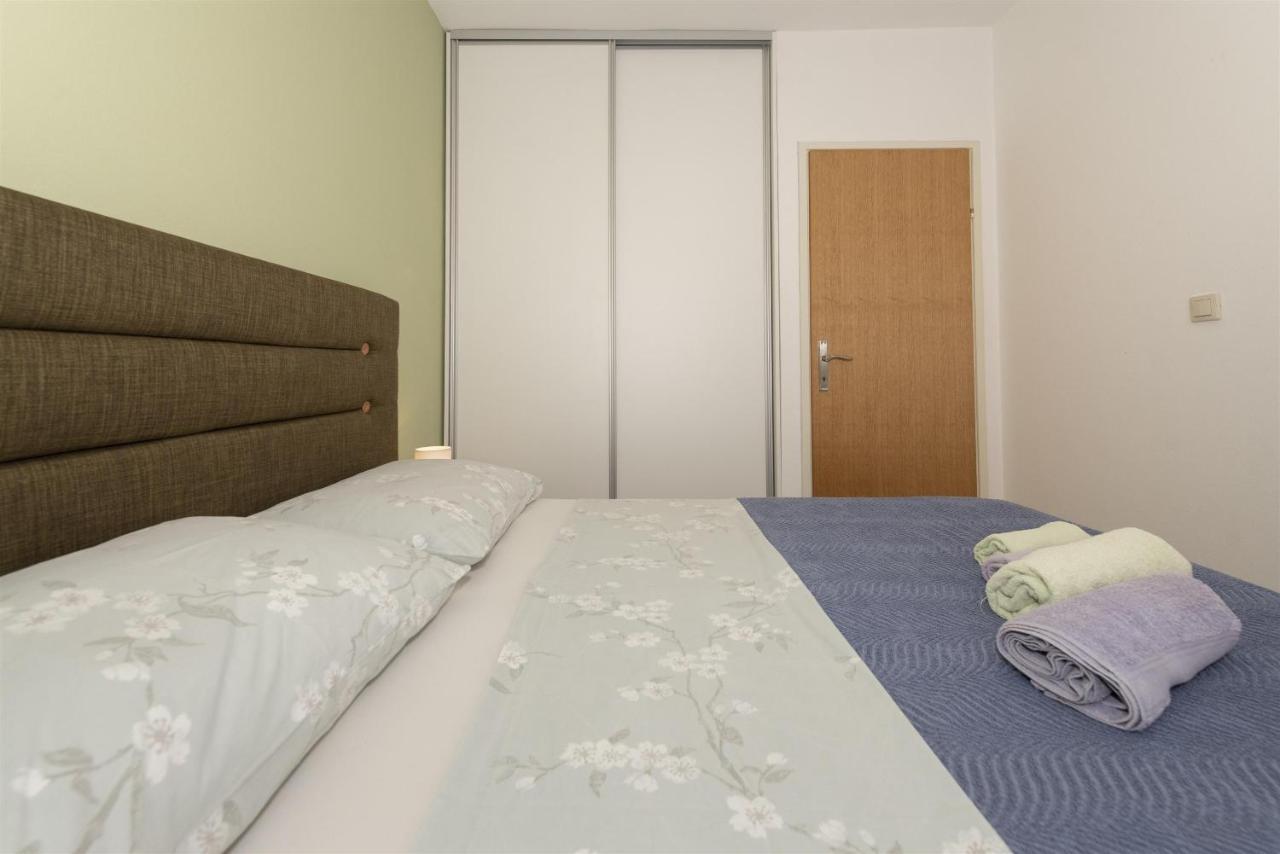 Apartments Max Ražanac Eksteriør bilde
